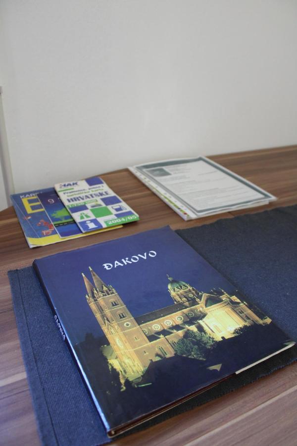 Studio Apartman Hinko Ðakovo Buitenkant foto